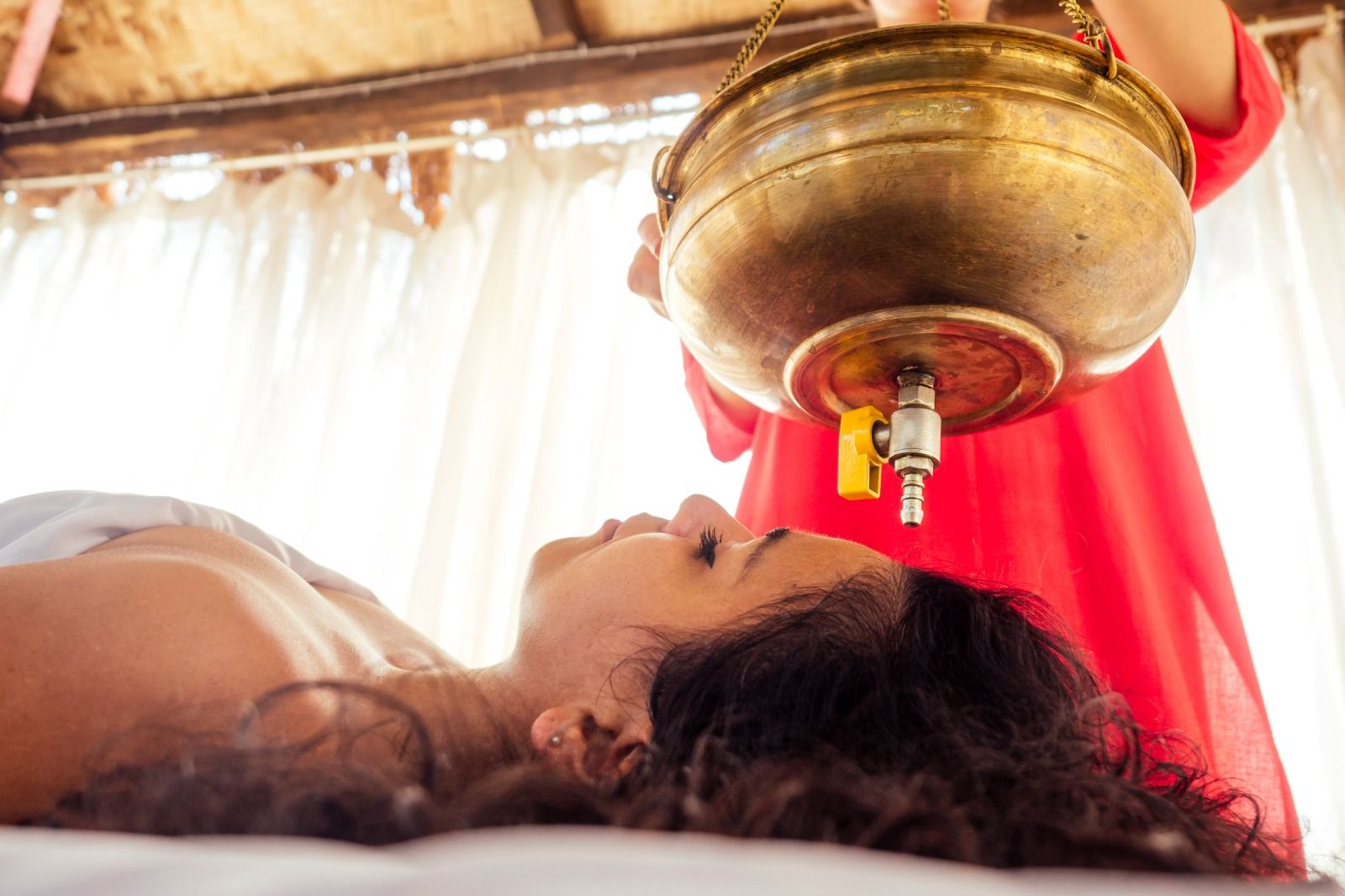 Why Shirodhara is Done: 7 Powerful Mind & Body Benefits